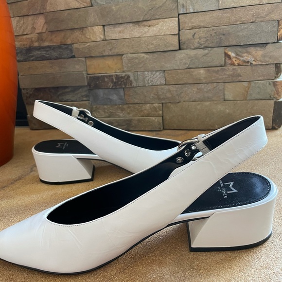 Shoos - Picture 2 of 7